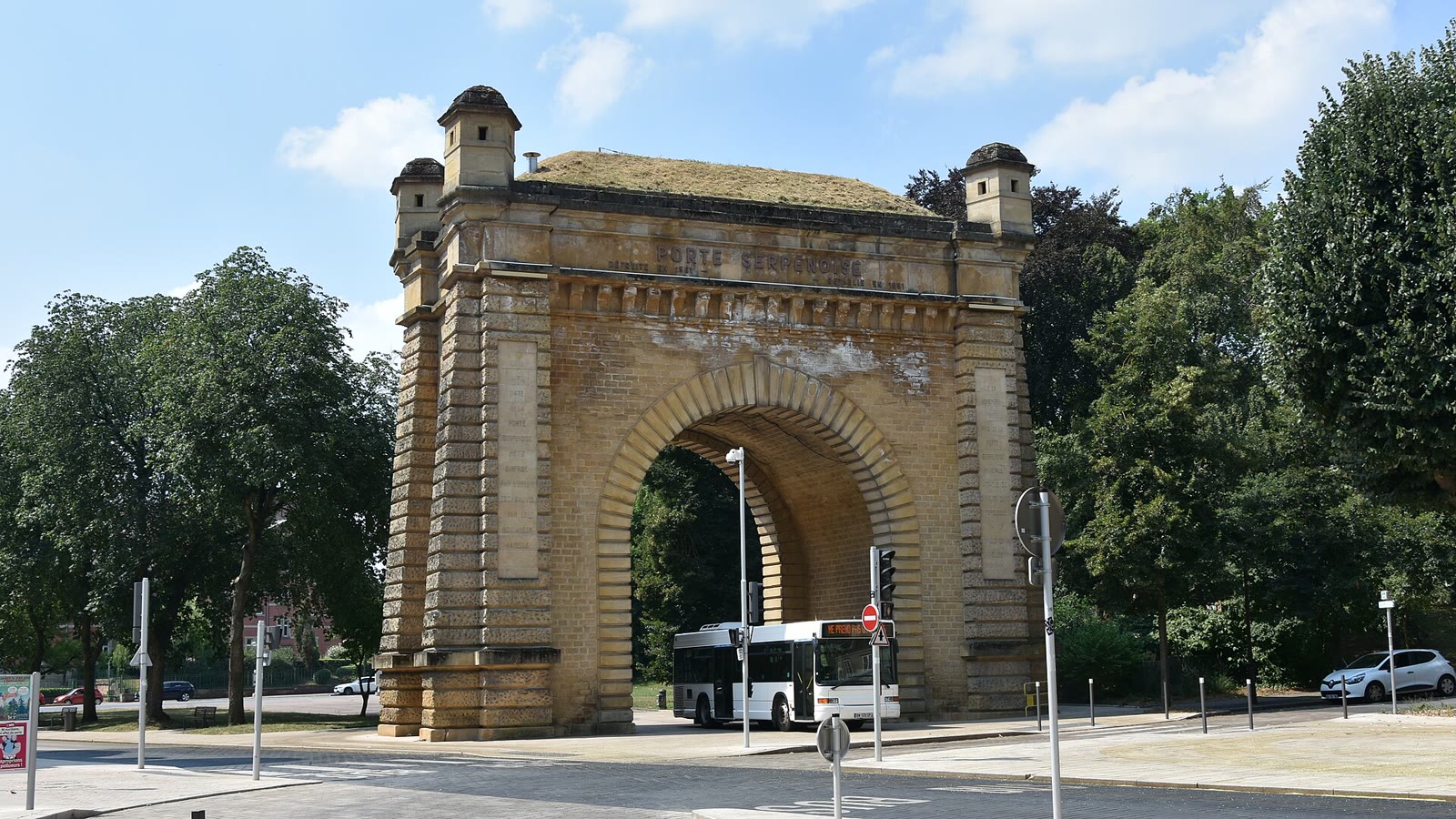 Porte Serpenoise