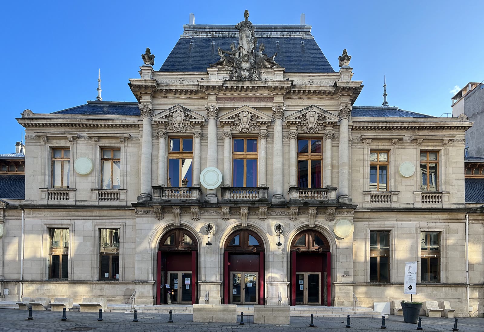 Het Poirel-complex, concertzaal en kunstgalerie