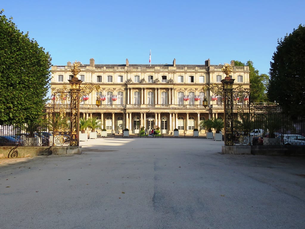 Der Garten des Regierungspalasts, ein klassisches Kleinod