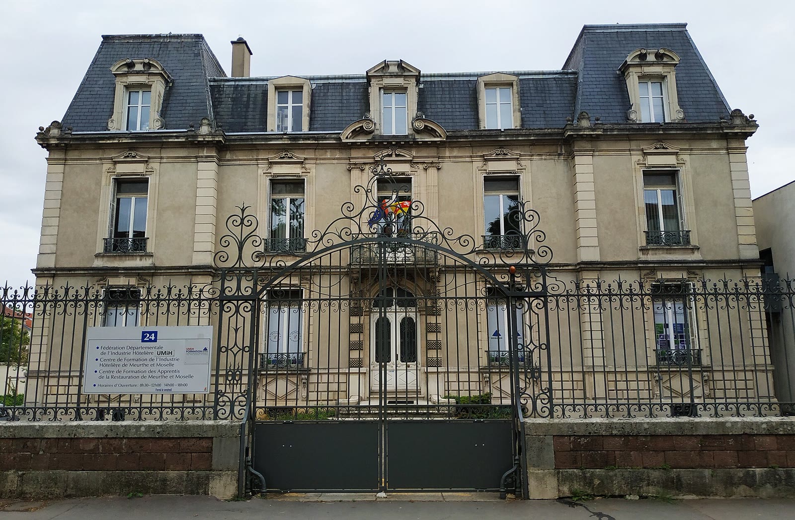 Maison des Jeunes et de la Culture Henri Bazin