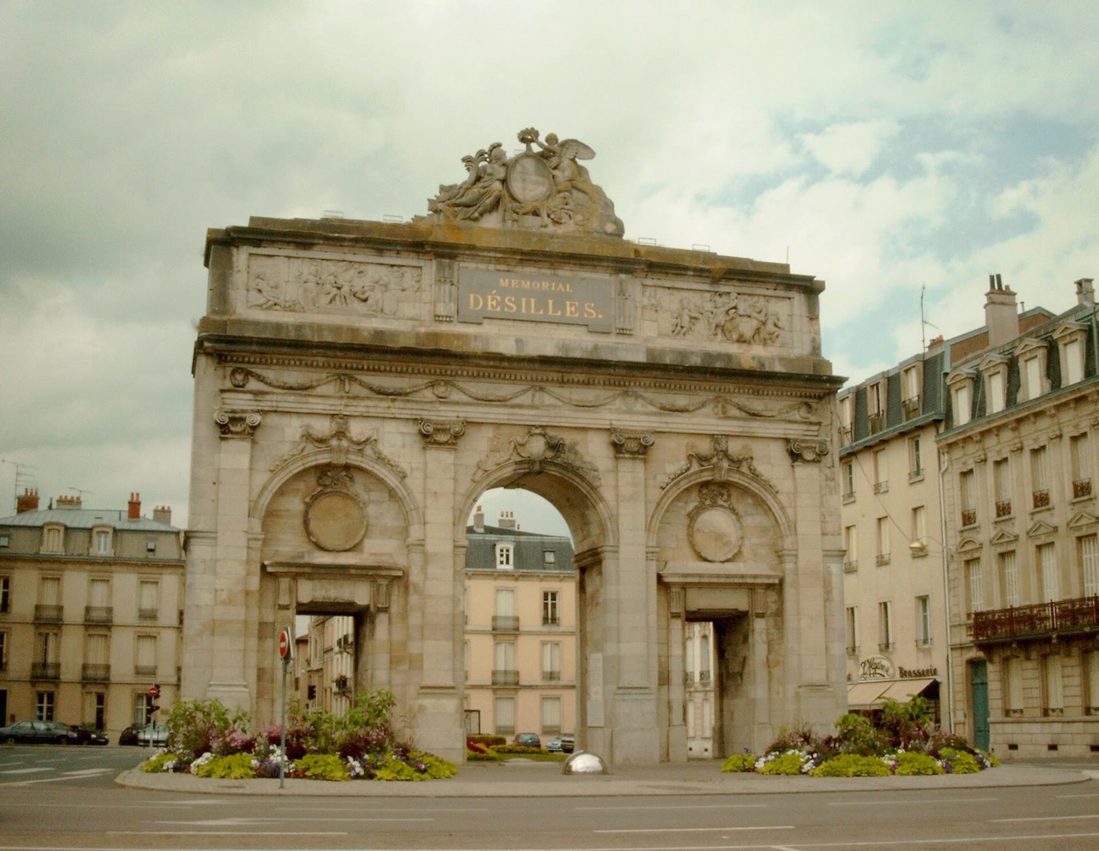 Das Désilles-Denkmal, monumentales Tor von 1783