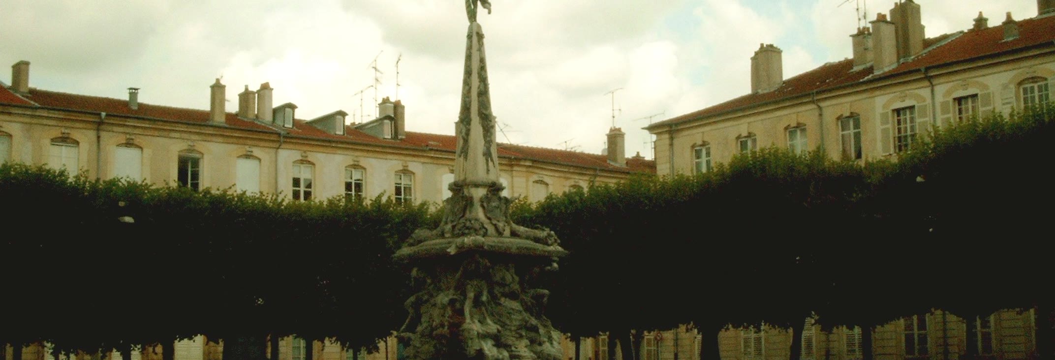 Place d'Alliance and its fountain, a listed haven