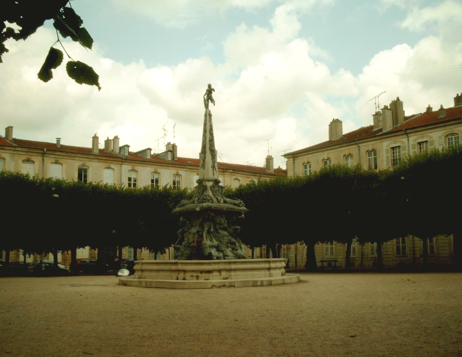 Place d'Alliance and its fountain, a listed haven