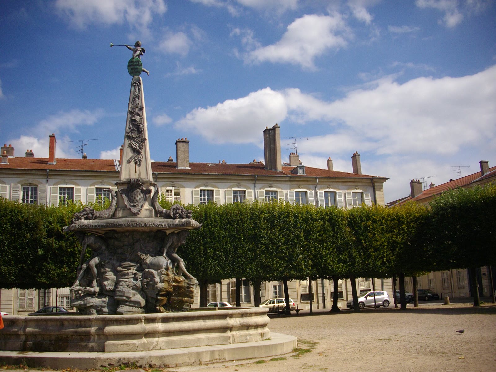 Place d'Alliance and its fountain, a listed haven