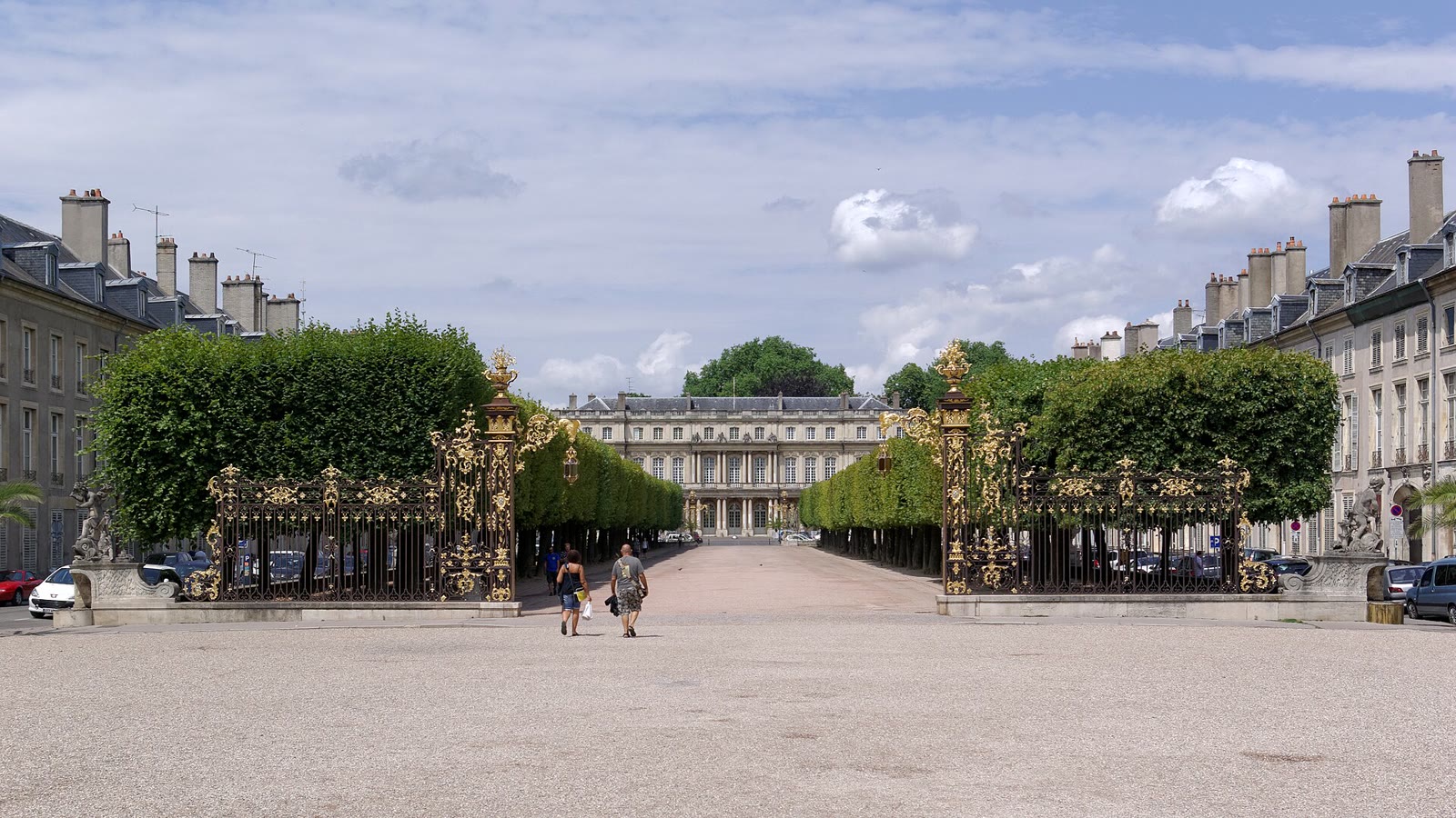 La plaza de la Carrière, paseo clásico de la Ciudad Vieja